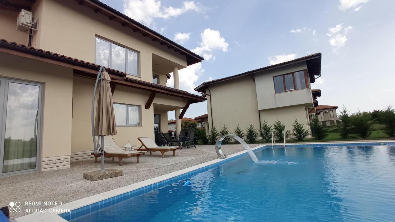 Lighthouse Apartments And Villas Balchik Eksteriør billede